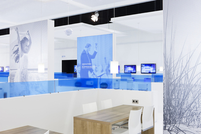 蓝白格调，经典再现 Grundig品牌时尚秀场的空间叙事与设计哲学